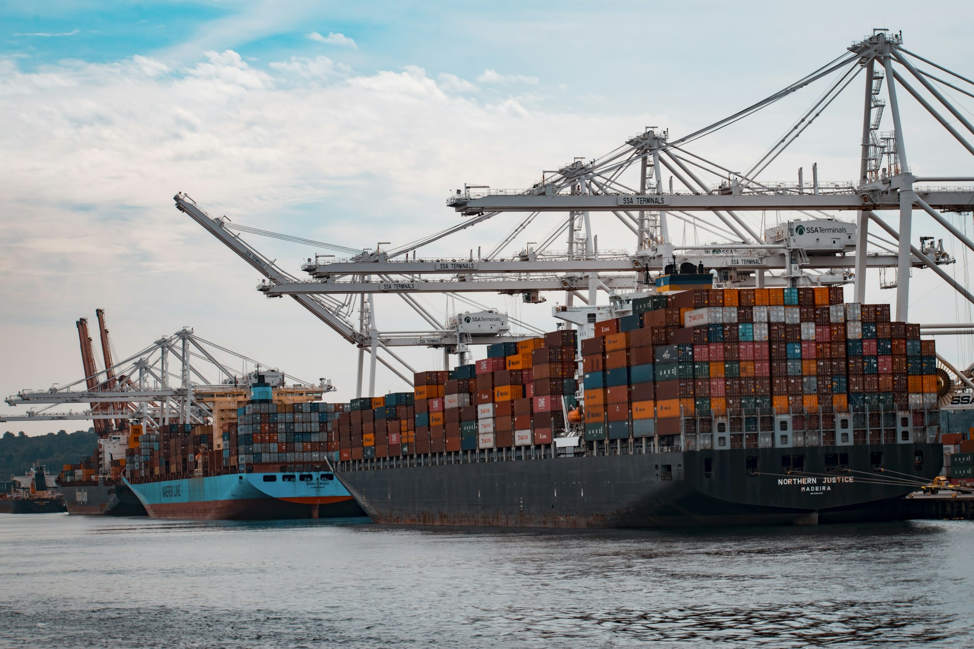 LOGISTICS & HANDLING